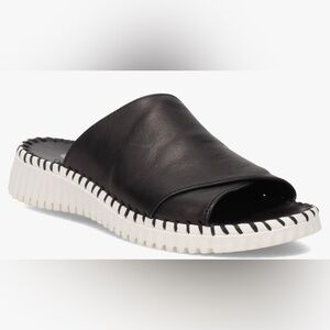 Black Leather Erin Michael Women's Slide Sandals
Size 39, 8.5 women.
